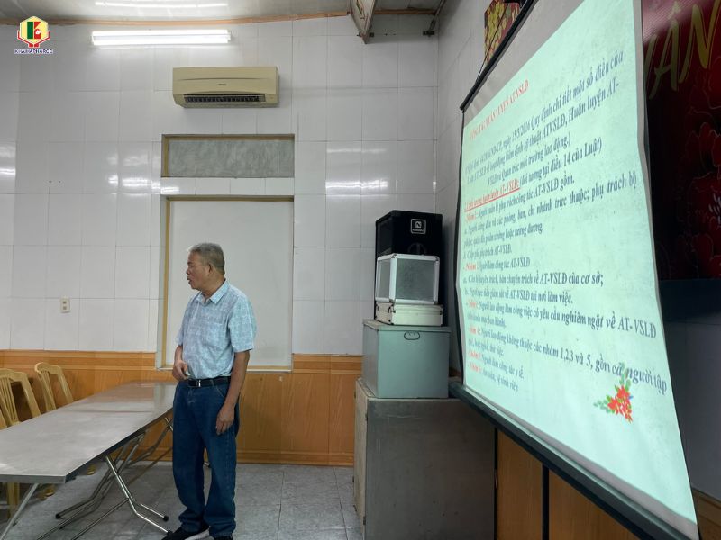buoi-dao-tao-an-toan-lao-dong-cua-duoc-khai-ha.jpg
