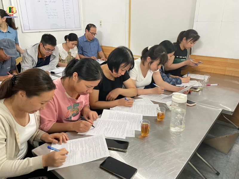 can-bo-cong-nha-vien-duoc-khai-ha-lam-bai-kiem-tra-cuoi-buoi-dao-tao-an-toan-lao-dong.jpg