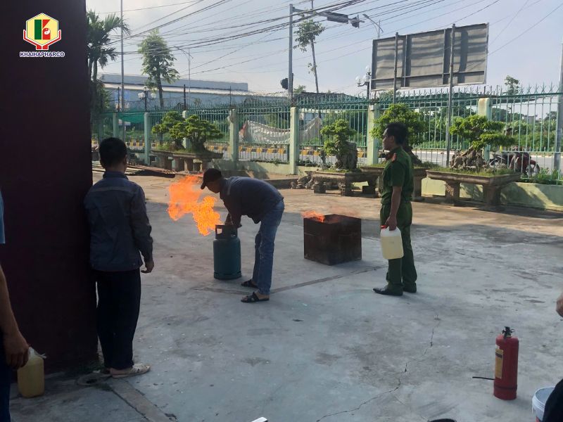 cbcnv-cua-duoc-khai-ha-tham-gia-huan-luyen-pccc-cnch-anh-2.jpg
