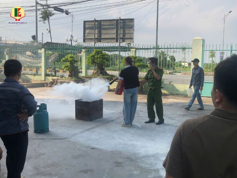 cbcnv-cua-duoc-khai-ha-tham-gia-huan-luyen-pccc-cnch-anh-3.jpg